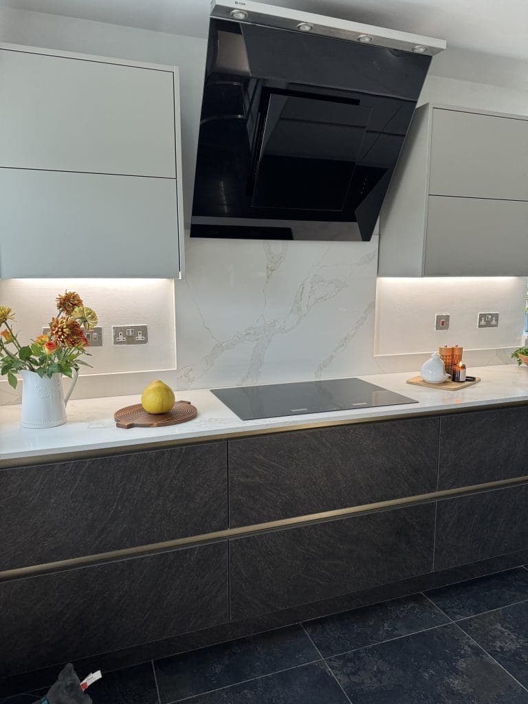 Recent Projects | A Show-Stopping Handleless Kitchen: Perfect for Entertaining Recent Projects | A Show-Stopping Handleless Kitchen: Perfect for Entertaining