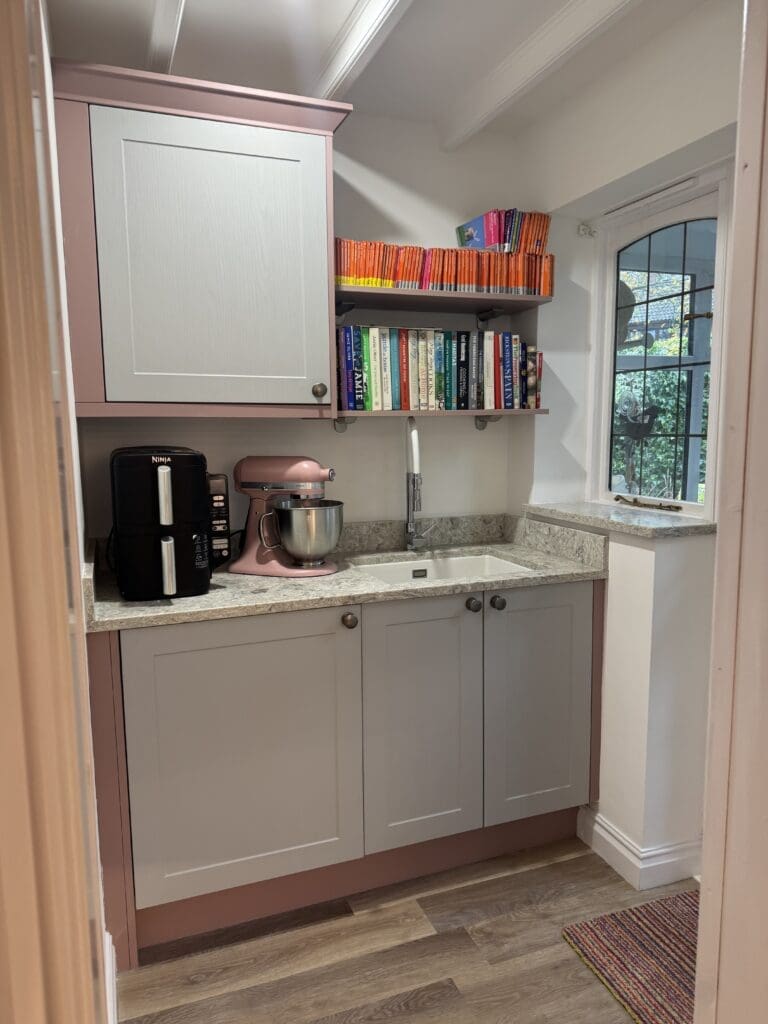 Kitchen Tips | A Stunning Return Transformation: From Dated to a Family-Approved “Barbie Dream” Kitchen Kitchen Tips | A Stunning Return Transformation: From Dated to a Family-Approved “Barbie Dream” Kitchen